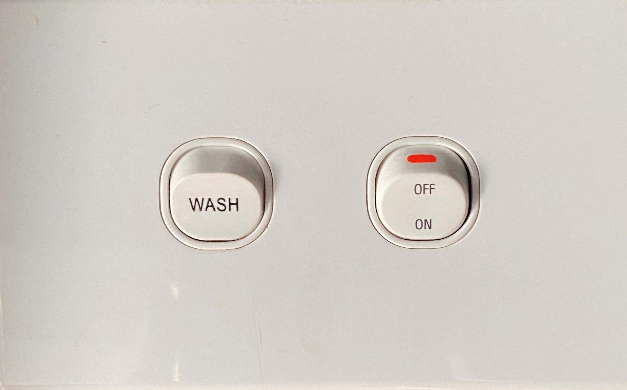 Wash_and_12v_isolation_switch.jpg